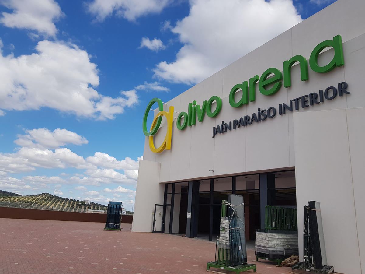 Acceso principal del Olivo Arena